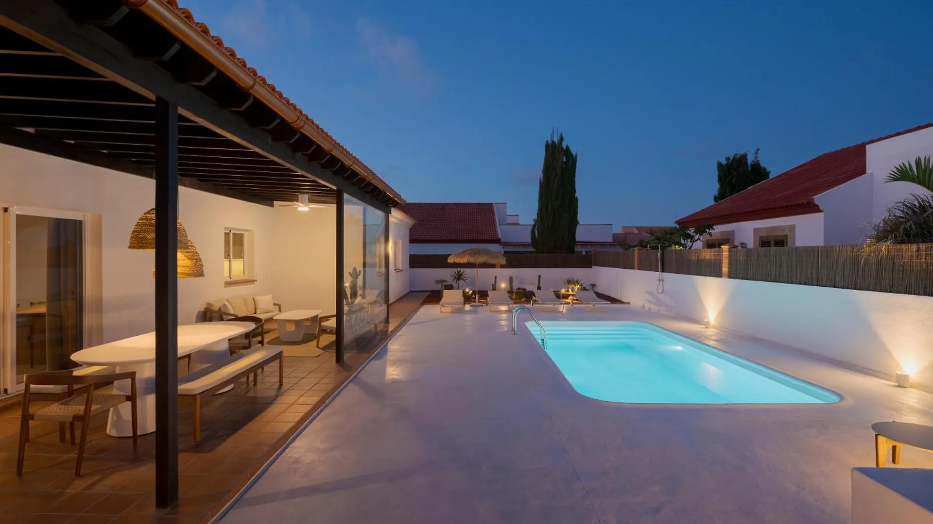 Villa Hikari - Design House With Heated Pool In 코라레호 0*,  스페인