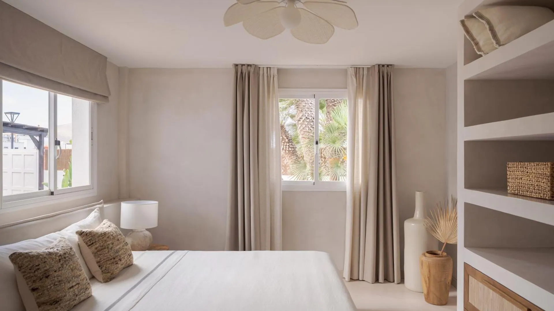 Villa Hikari - Design House With Heated Pool In 코라레호 0*,  스페인